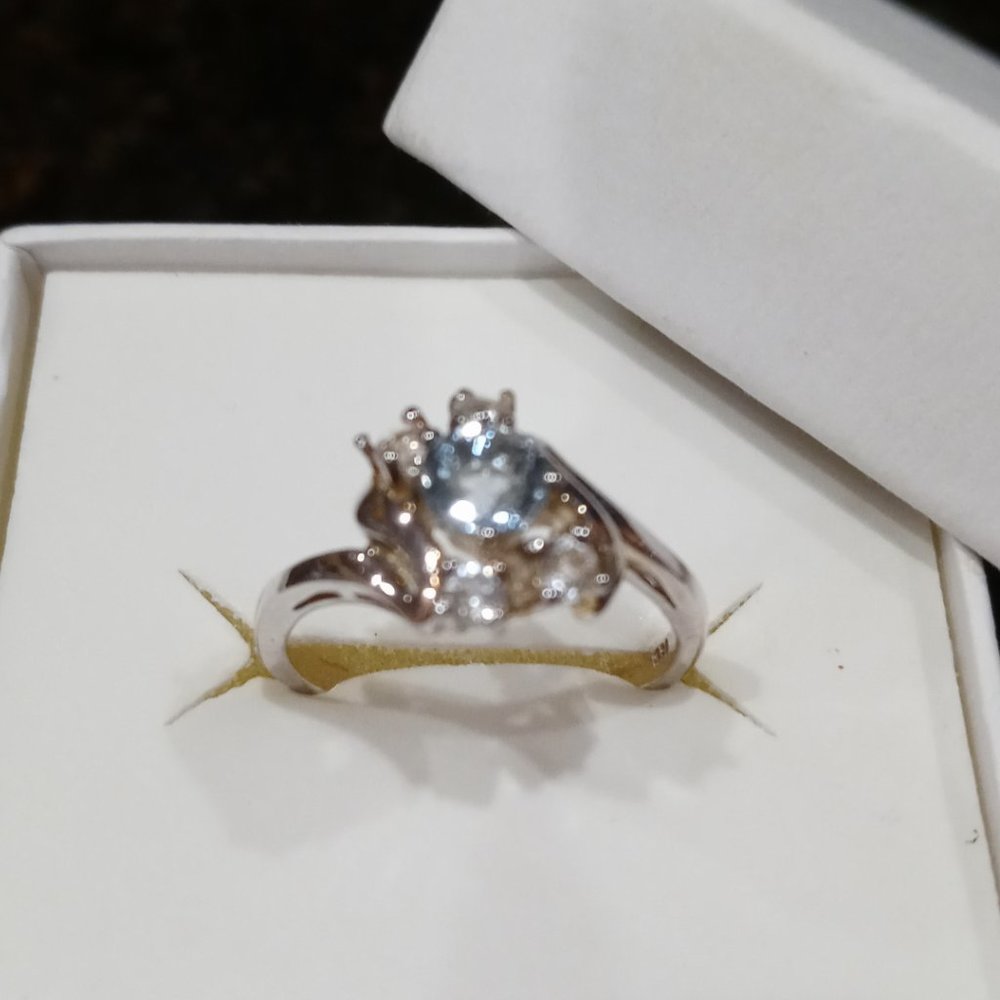 1.60 cttw NWOT Swiss Blue Topaz & White Topaz Ring